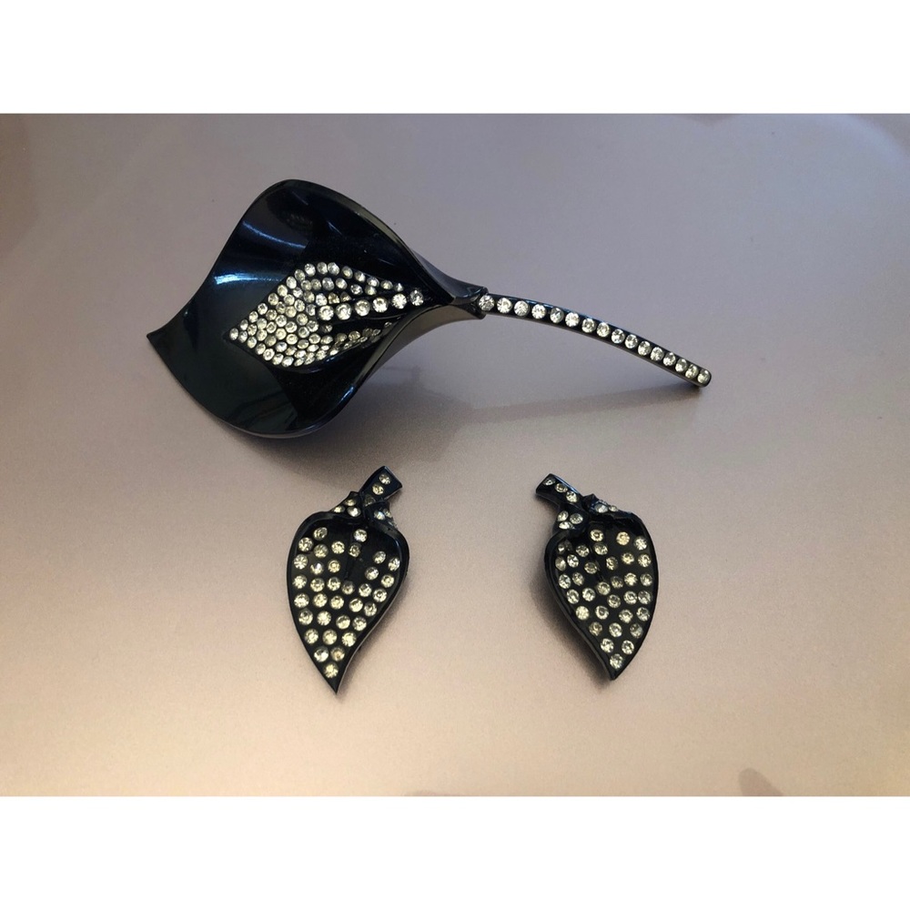 Vintage Black Lucite/Rhinestone Calla Lilly Brooch & Clip-on Earring Set